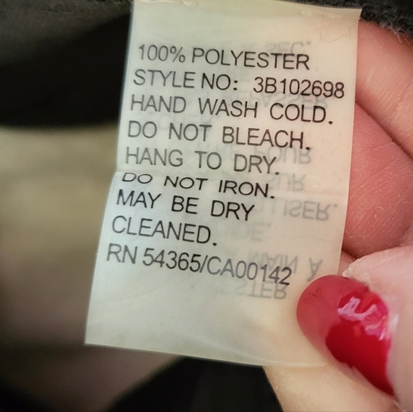 Peter Nygard M Red/Black 100% Polyester button up top - Picture 11 of 11